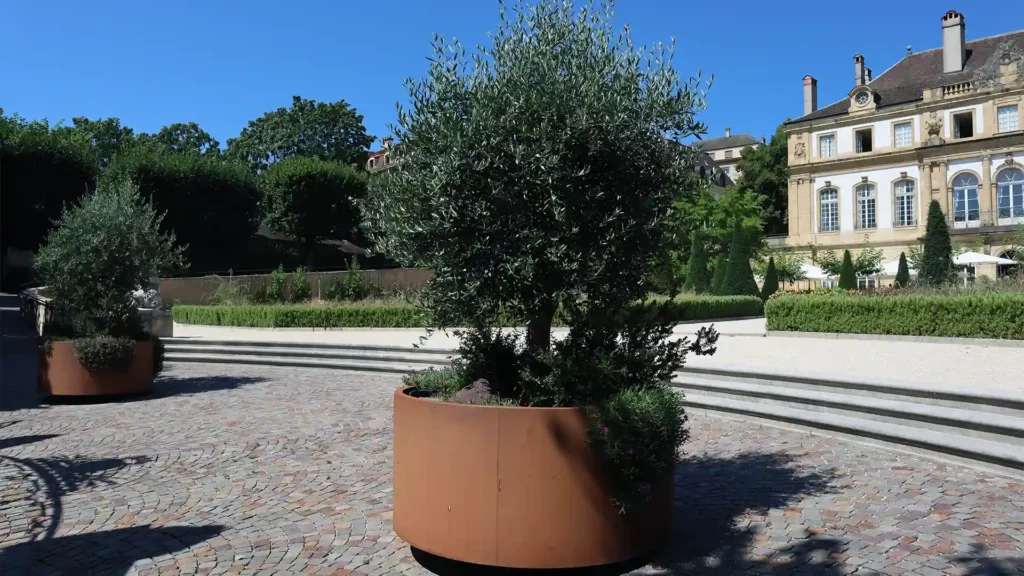 Mobilier corten - Chateau Dupeyrou - FloraMat - 1 Mobilier corten - Chateau Dupeyrou - FloraMat