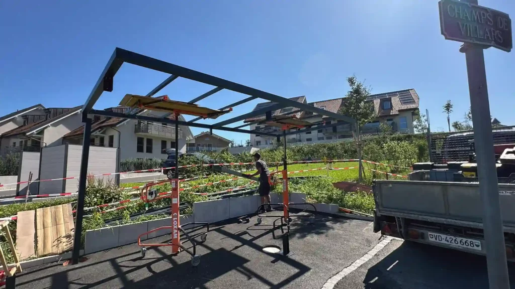 Abris bus bavois - Floramat 12 Chantier de pose d'un Abri bus design et fonctionnel installé par FloraMat à un carrefour scolaire à Bavois