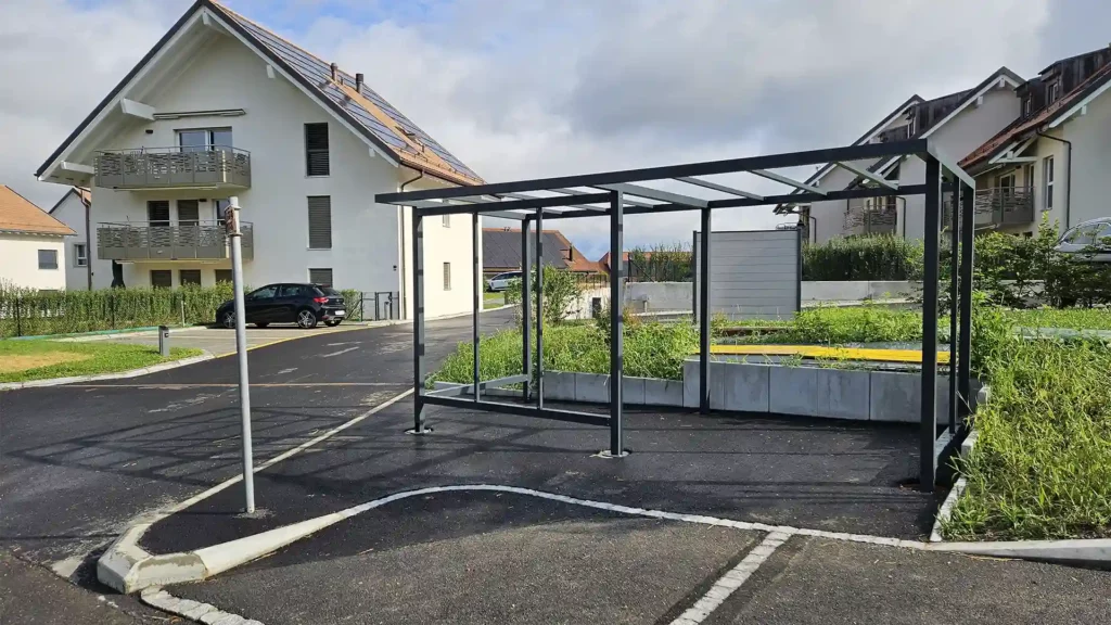 Abris bus bavois - Floramat 5 Chantier de pose d'un Abri bus design et fonctionnel installé par FloraMat à un carrefour scolaire à Bavois